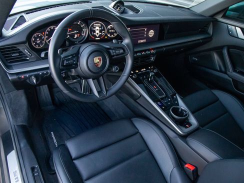 Certified 2024 Porsche 911 Carrera RWD image 4