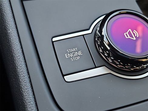 New 2026 Volkswagen Tiguan SE R-Line image 14