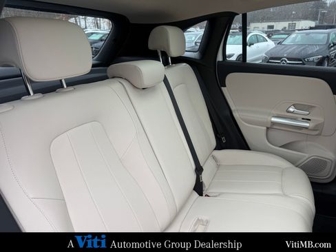 Certified 2022 Mercedes-Benz GLA 250 4MATIC image 28