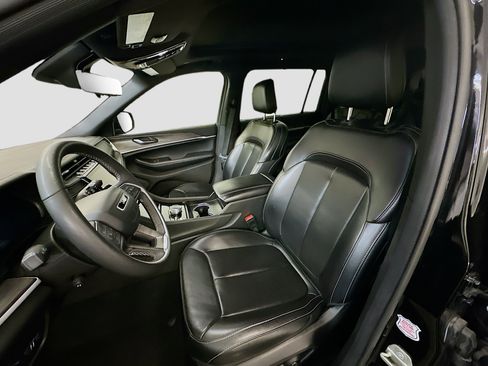 Used 2024 Jeep Grand Cherokee L Limited w/ Luxury Tech Group II image 13