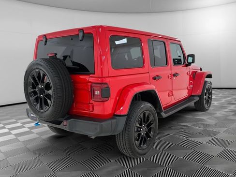 Used 2024 Jeep Wrangler Unlimited Sahara w/ Technology Group AWD/4WD image 5