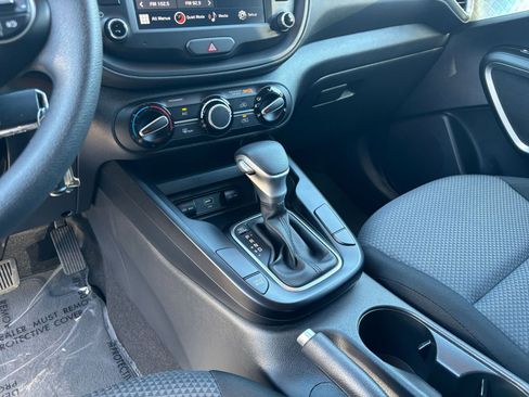 Used 2025 Kia Soul LX w/ LX Technology Package FWD image 39