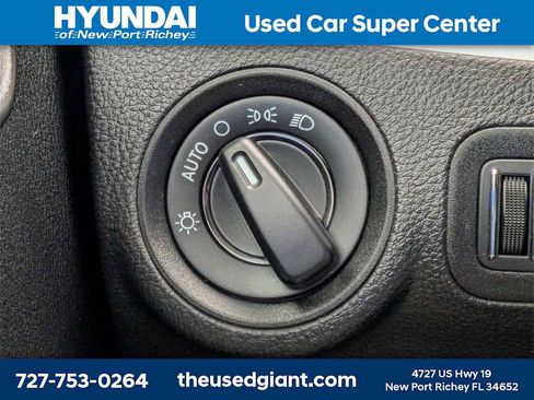 Used 2020 Dodge Journey SE w/ SE Popular Equipment Group image 28