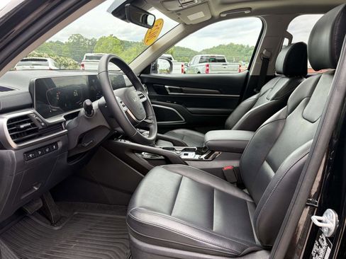 Used 2025 Kia Telluride S FWD image 4