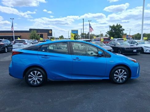 Used 2020 Toyota Prius LE AWD/4WD image 5