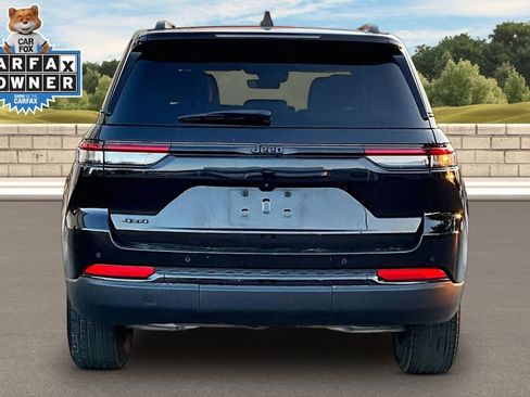 Used 2025 Jeep Grand Cherokee Altitude AWD/4WD image 4