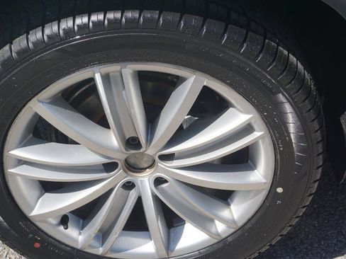 Used 2015 Volkswagen Tiguan SEL FWD image 21