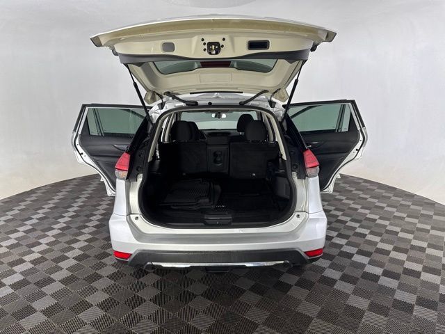 Used 2017 Nissan Rogue SV AWD/4WD image 15