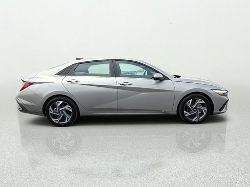 Used 2025 Hyundai Elantra SEL FWD image 8