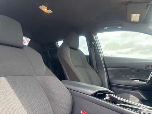 Used 2019 Toyota C-HR XLE FWD image 30