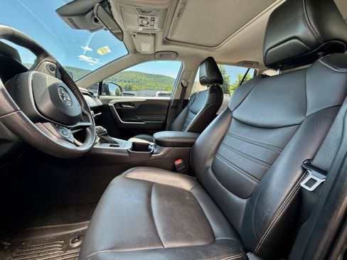 Certified 2022 Toyota RAV4 XLE Premium AWD/4WD image 7