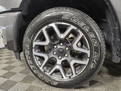 Used 2025 RAM 1500 Laramie AWD/4WD image 37
