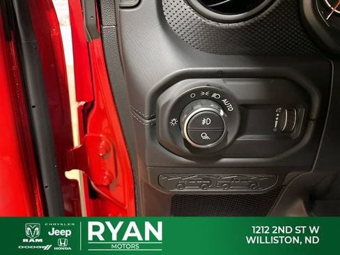 New 2026 Jeep Gladiator Mojave w/ Technology Group AWD/4WD image 38