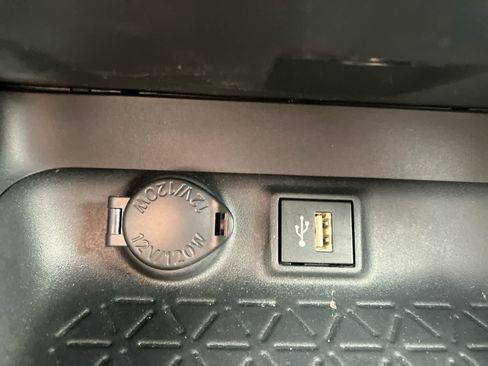 Used 2025 Toyota RAV4 XLE AWD/4WD image 25