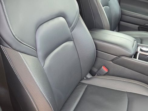 Used 2022 Nissan Pathfinder SL image 7