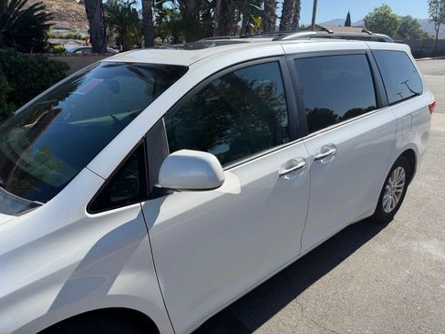 Used 2015 Toyota Sienna XLE w/ XLE Navigation Package FWD image 8