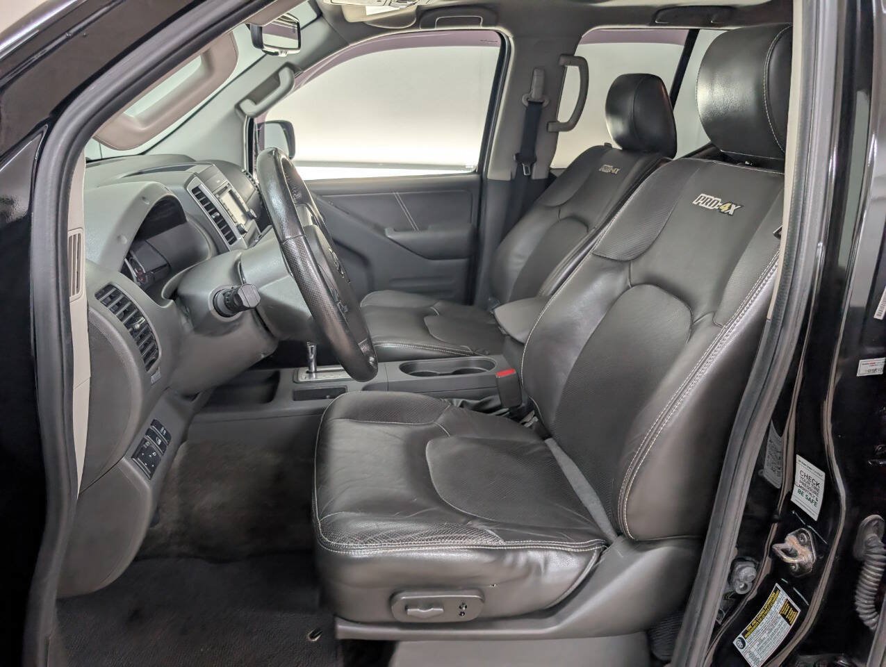 Used 2015 Nissan Frontier PRO-4X AWD/4WD image 7