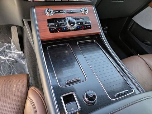 Certified 2024 Lincoln Aviator Reserve w/ Equipment Group 201A image 21