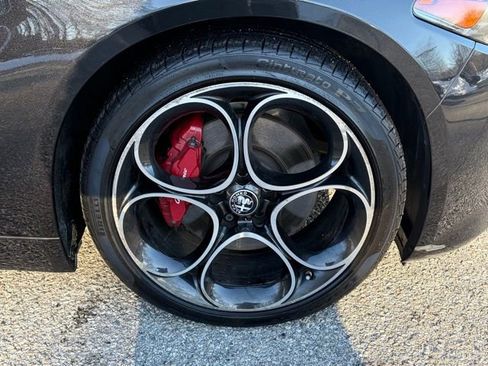 Used 2022 Alfa Romeo Giulia Veloce image 12