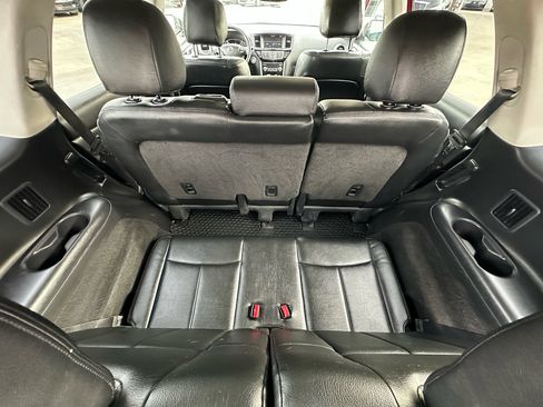 Used 2019 Nissan Pathfinder SV image 28