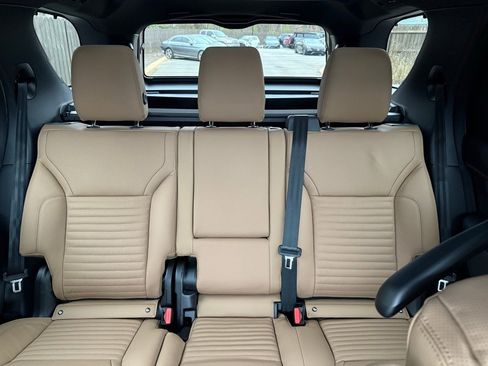 New 2026 Land Rover Discovery Limited Edition image 35