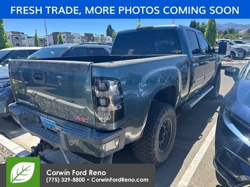 Used 2011 GMC Sierra 2500 Denali w/ Suspension Package, Off-Road AWD/4WD image 6