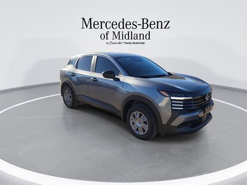 Used 2025 Nissan Kicks S image 2