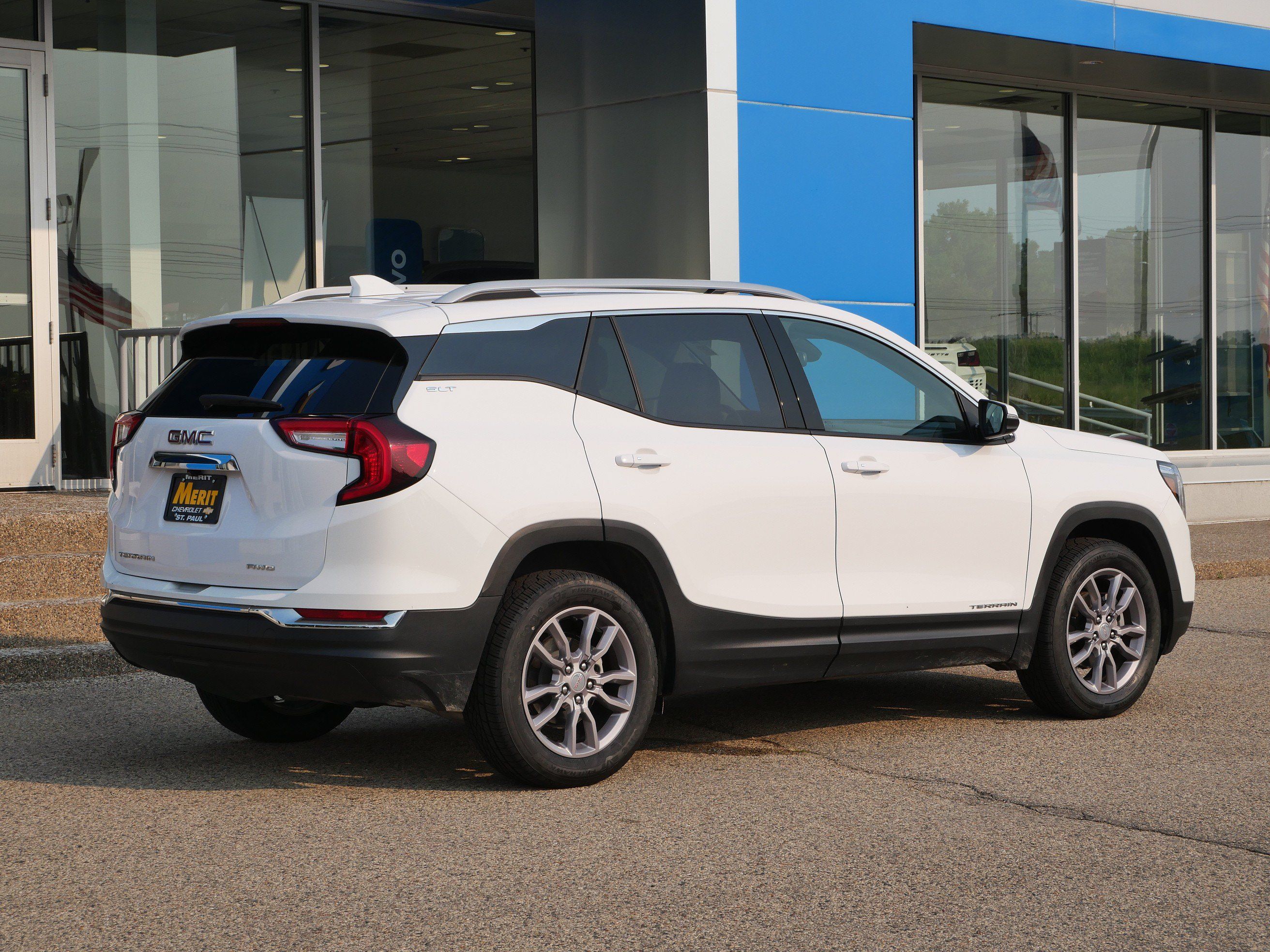 Certified 2024 GMC Terrain SLT AWD/4WD image 3