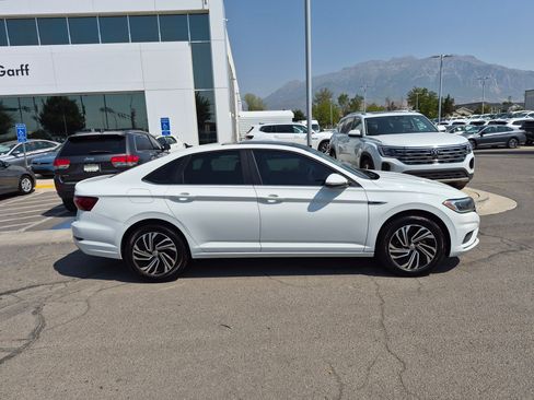 Used 2021 Volkswagen Jetta SEL Premium FWD image 2