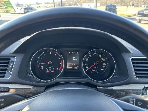 Used 2016 Volkswagen Passat 1.8T SE w/ Lighting Package image 16