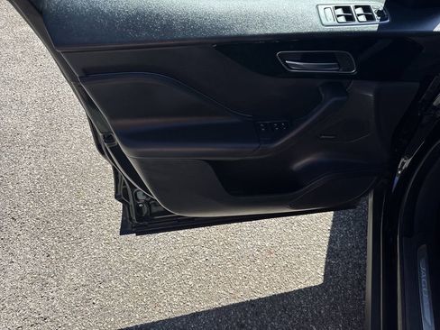 Used 2020 Jaguar F-PACE Premium image 10