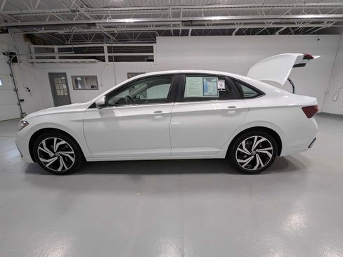 Used 2025 Volkswagen Jetta SEL image 12