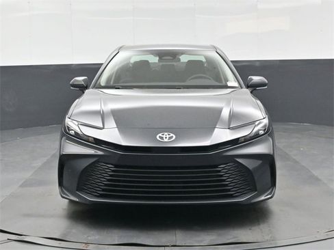 Used 2025 Toyota Camry LE image 9
