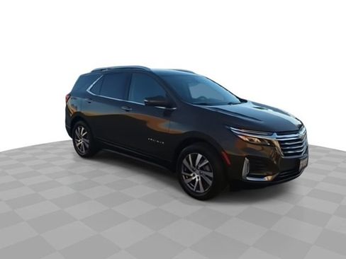 Used 2023 Chevrolet Equinox Premier image 2