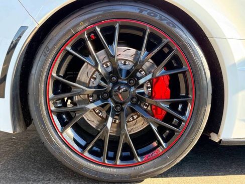 Used 2016 Chevrolet Corvette Z06 w/ 3LZ Preferred Equipment Group RWD image 19