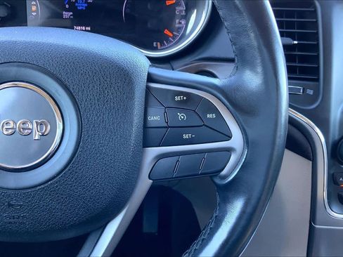 Used 2018 Jeep Grand Cherokee Laredo image 23