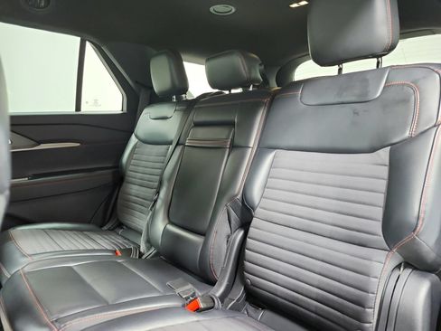 Used 2025 Ford Explorer ST-Line w/ ST-Line Street Pack AWD/4WD image 11