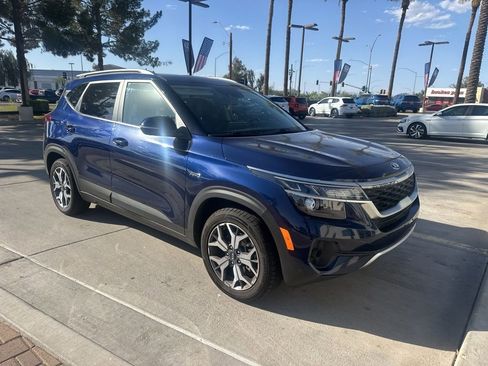 Used 2021 Kia Seltos EX AWD/4WD image 3
