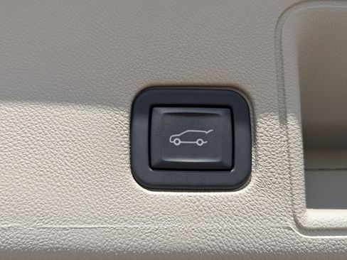 Used 2024 GMC Terrain Denali image 16