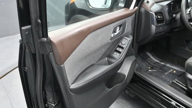 Used 2021 Nissan Rogue SV AWD/4WD image 16