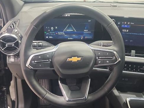 Used 2025 Chevrolet Equinox LT FWD image 22