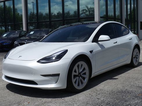 Used 2023 Tesla Model 3 Standard Range RWD image 6