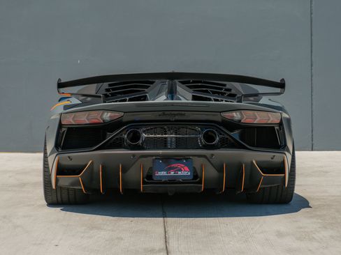 Used 2019 Lamborghini Aventador SVJ AWD/4WD image 9