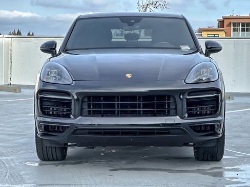Used 2022 Porsche Cayenne Coupe image 11