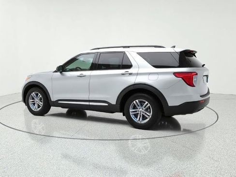 Certified 2023 Ford Explorer XLT RWD image 5