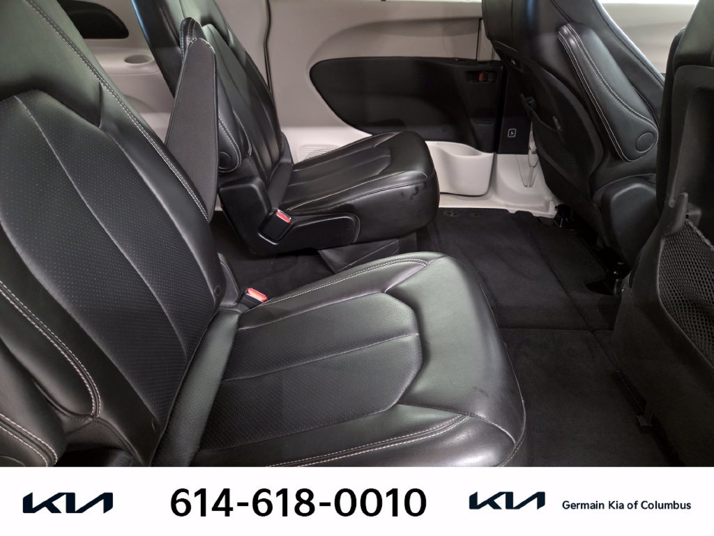 Used 2023 Chrysler Pacifica Touring-L FWD image 19