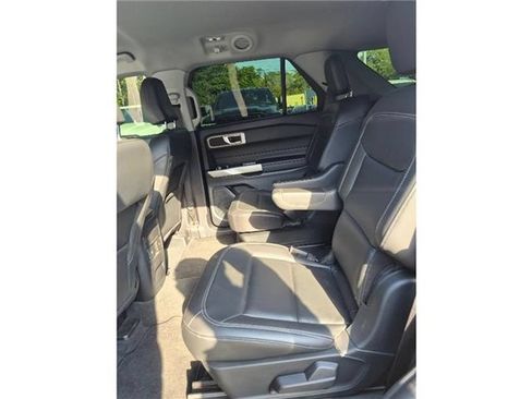 Used 2022 Ford Explorer XLT w/ Equipment Group 202A AWD/4WD image 7