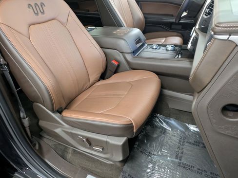 Used 2024 Ford Expedition King Ranch image 29
