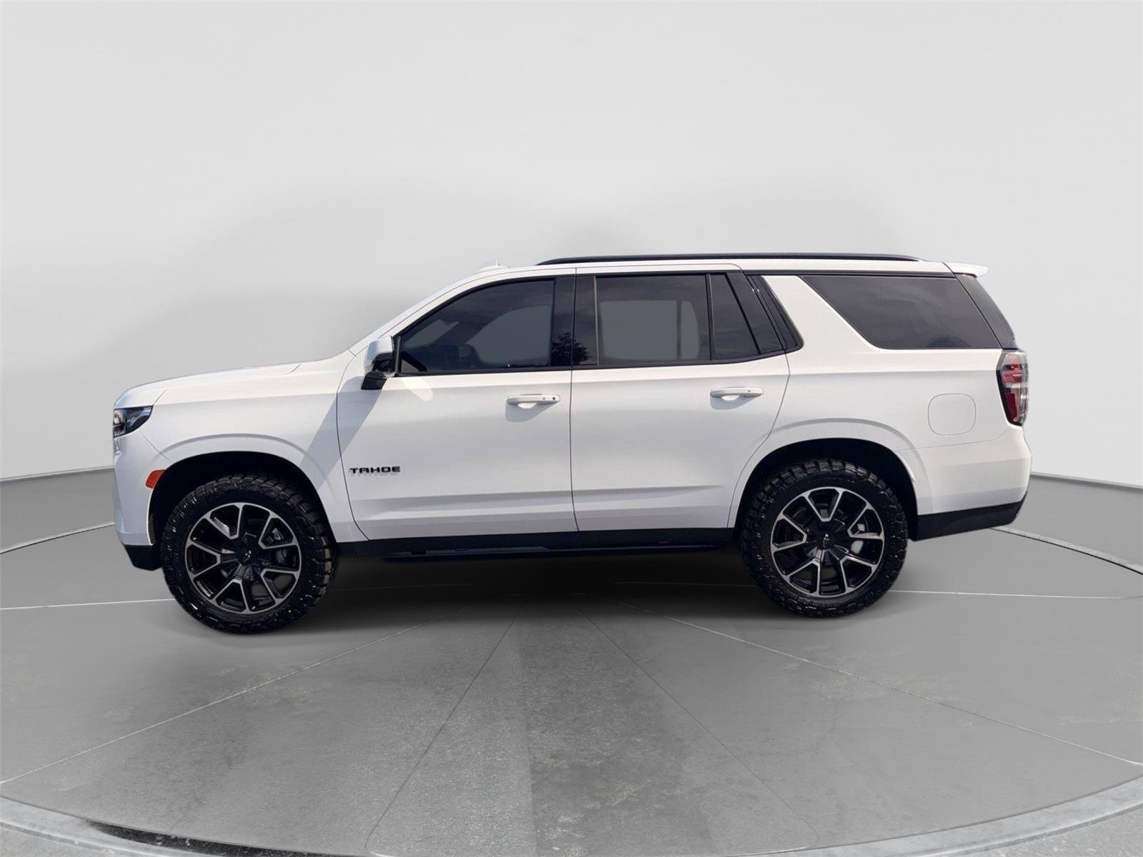 Used 2024 Chevrolet Tahoe RST w/ Luxury Package AWD/4WD image 2