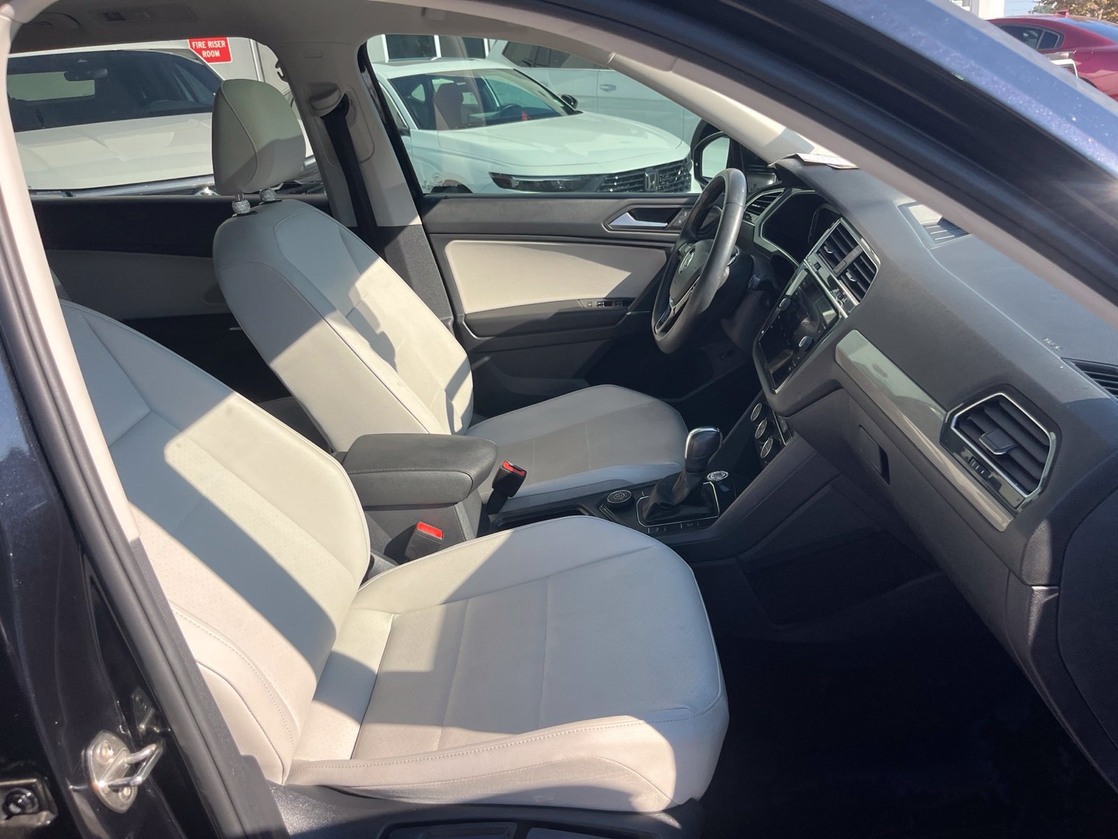 Used 2020 Volkswagen Tiguan SEL w/ 3rd Row Seat Package AWD/4WD image 33